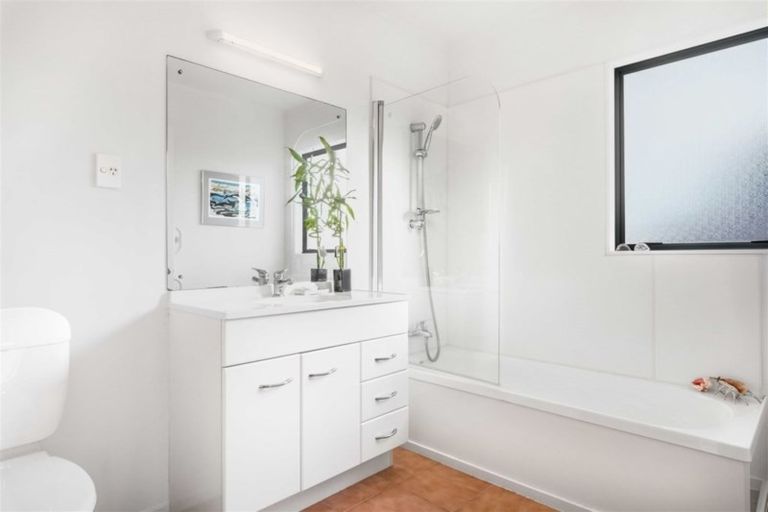 Photo of property in 72b Seabrook Avenue, New Lynn, Auckland, 0600