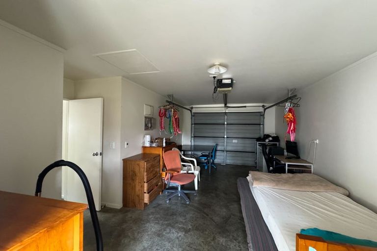 Photo of property in 21 Ashmere Lane, Weymouth, Auckland, 2103