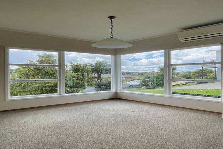 Photo of property in 52 Newhaven Terrace, Mairangi Bay, Auckland, 0630