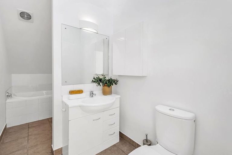 Photo of property in 4/1010 Colombo Street, St Albans, Christchurch, 8014