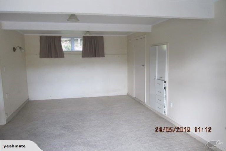 Photo of property in 287 Glenfield Road, Glenfield, Auckland, 0629