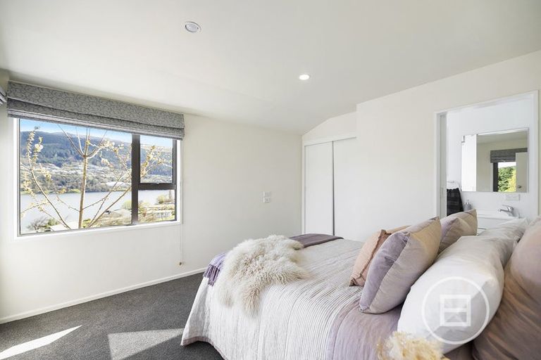 Photo of property in 556d Peninsula Road, Kelvin Heights, Queenstown, 9300