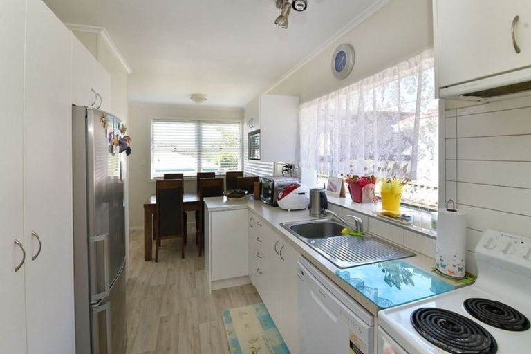 Photo of property in 1/11 Merton Avenue, Glenfield, Auckland, 0627