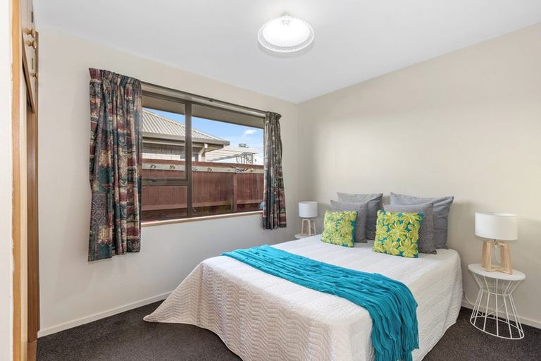 Photo of property in 8a Honeysuckle Place, Northcote, Christchurch, 8052
