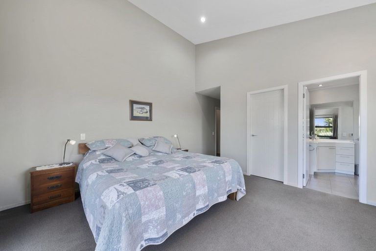 Photo of property in 15 Kahurangi Heights, Aotea, Porirua, 5024