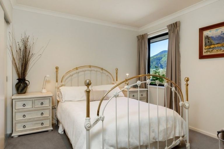 Photo of property in 30 Harbour View Heights, Picton, 7220