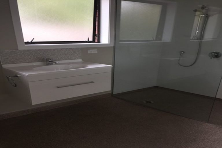 Photo of property in 1/77 Konini Road, Titirangi, Auckland, 0604