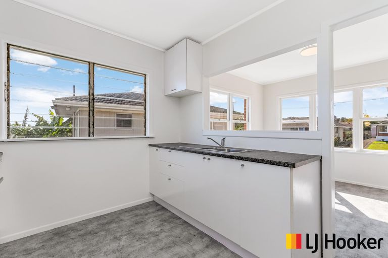 Photo of property in 1 Lynmore Drive, Hillpark, Auckland, 2102