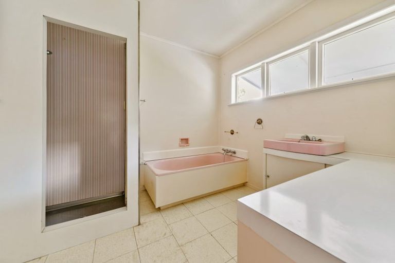 Photo of property in 4 Kay Road, Swanson, Auckland, 0614