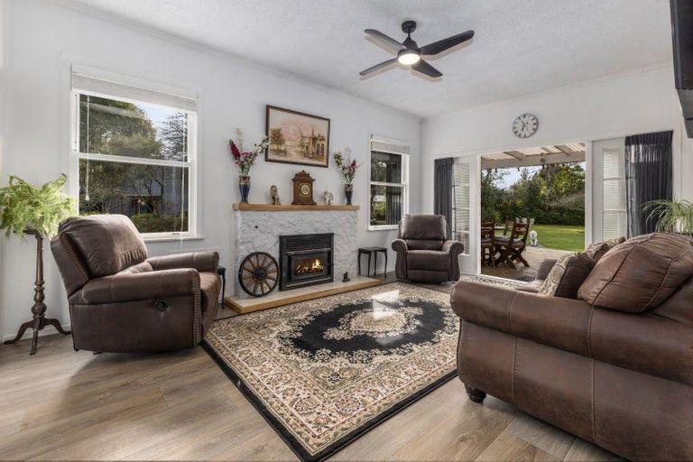 Photo of property in 154 Main Road, Levin, 5510