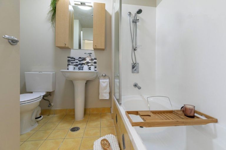 Photo of property in 8/3 Riverside Road, Orewa, 0931