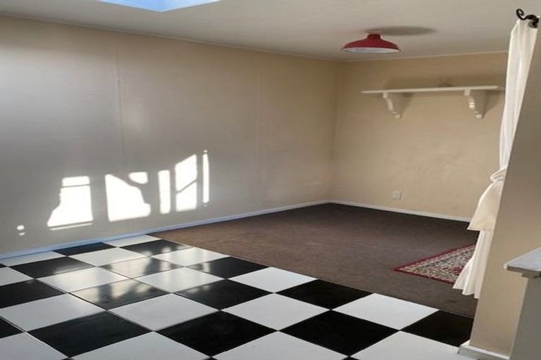 Photo of property in 2 Chaucer Road, Hospital Hill, Napier, 4110