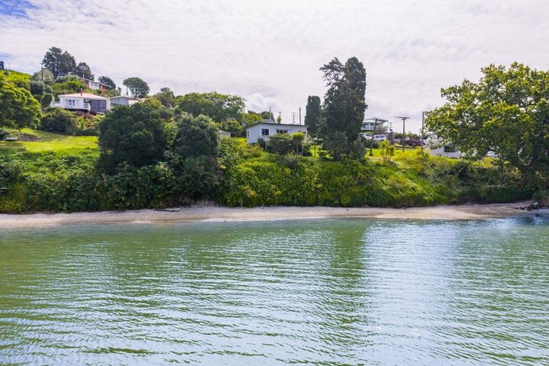 Photo of property in 16 Fisher Street, Pahi, Paparoa, 0571