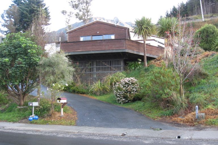 Photo of property in 14 Sainsbury Road, Fernhill, Queenstown, 9300