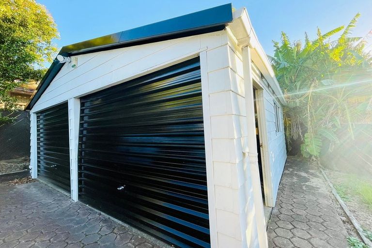 Photo of property in 19 Santiago Crescent, Unsworth Heights, Auckland, 0632