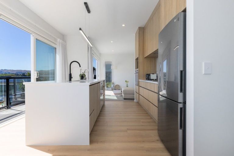 Photo of property in 30 Hokioi Drive, Kenepuru, Porirua, 5022