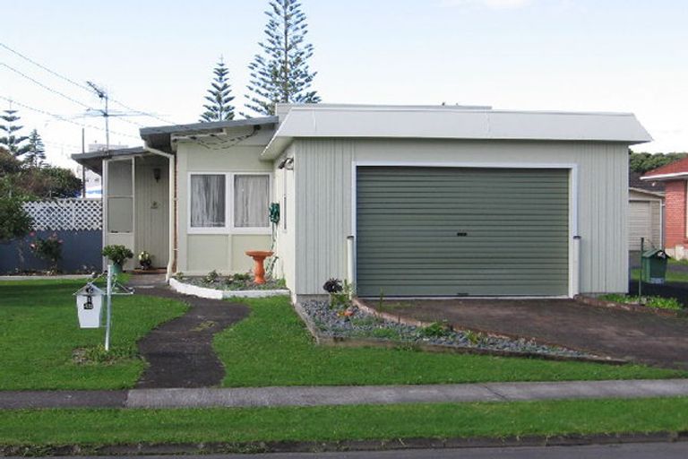 Photo of property in 2/43 Dale Crescent, Pakuranga, Auckland, 2010