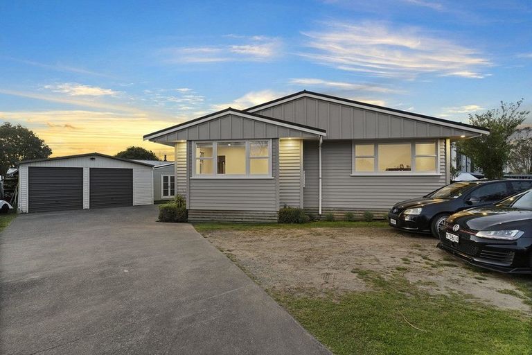 Photo of property in 59 Graham Avenue, Te Atatu Peninsula, Auckland, 0610