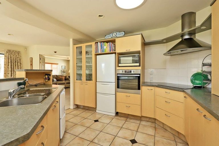 Photo of property in 2 Kentia Place, Havelock North, 4130