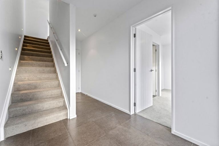 Photo of property in The Rise, 2/11 Hatfield Place, Albany Heights, Auckland, 0632
