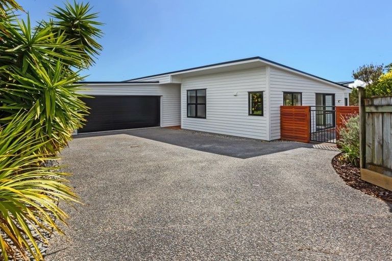 Photo of property in 18 Rifleman Lane, Paraparaumu Beach, Paraparaumu, 5032