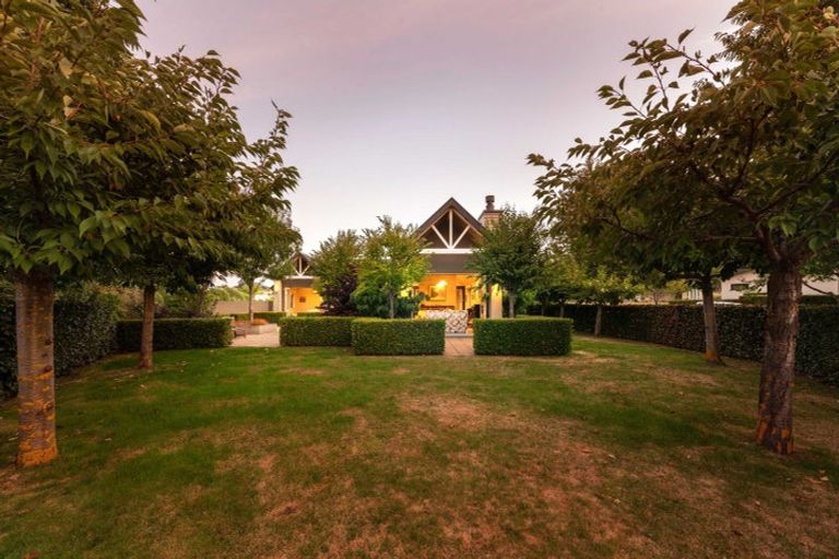 Photo of property in 11 Kelliher Drive, Wanaka, 9305