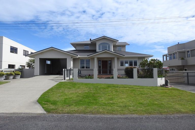 Photo of property in 6 Roore Street, Foxton Beach, Foxton, 4815