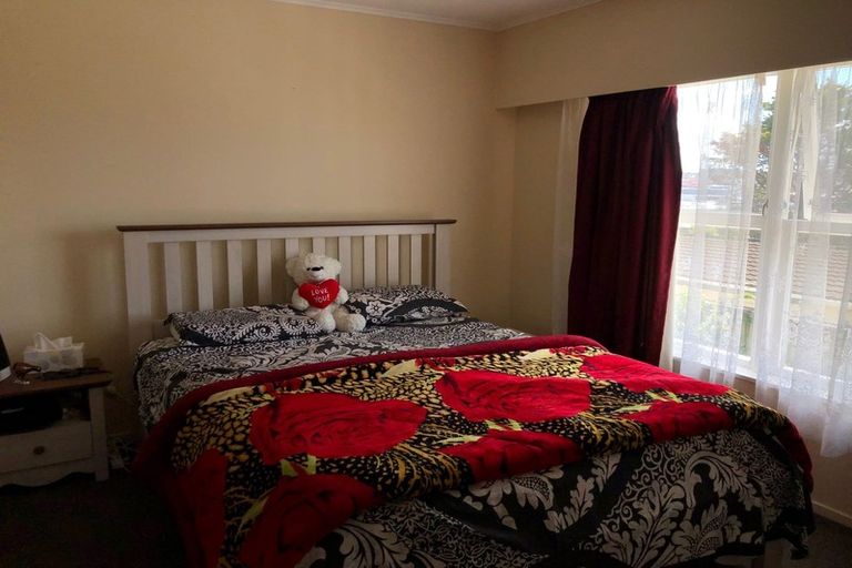 Photo of property in 2/8 Anne Road, Hillcrest, Auckland, 0627