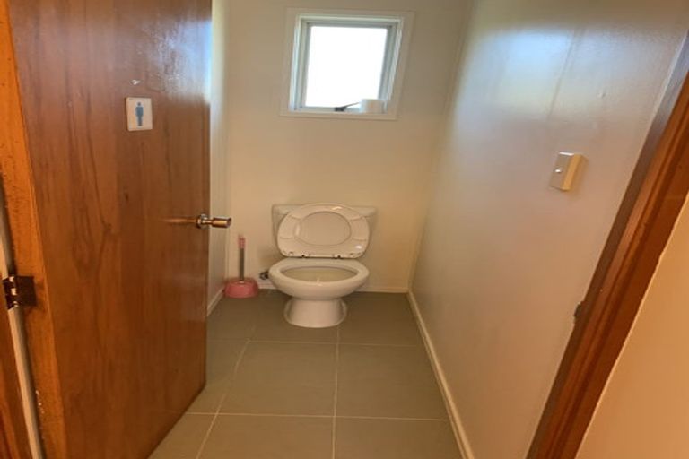 Photo of property in 17 Salamanca Road, Sunnynook, Auckland, 0620