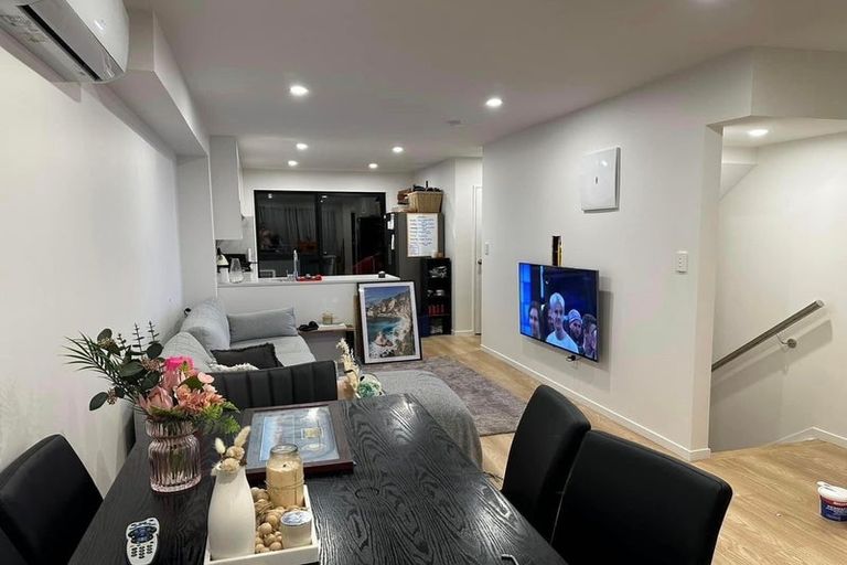 Photo of property in 15 Oki Place, Glenfield, 0629