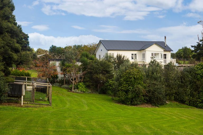 Photo of property in 451 Ararimu Valley Road, Helensville, Waimauku, 0882