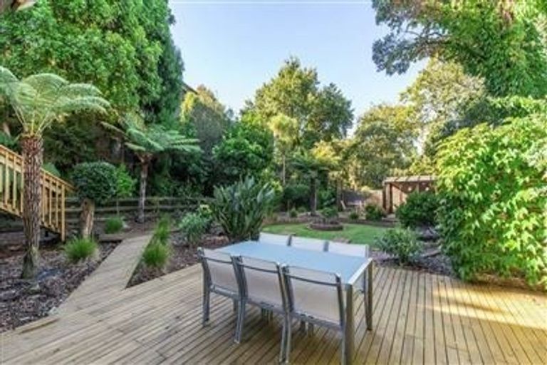 Photo of property in 22 Korotaha Terrace, Rothesay Bay, Auckland, 0630