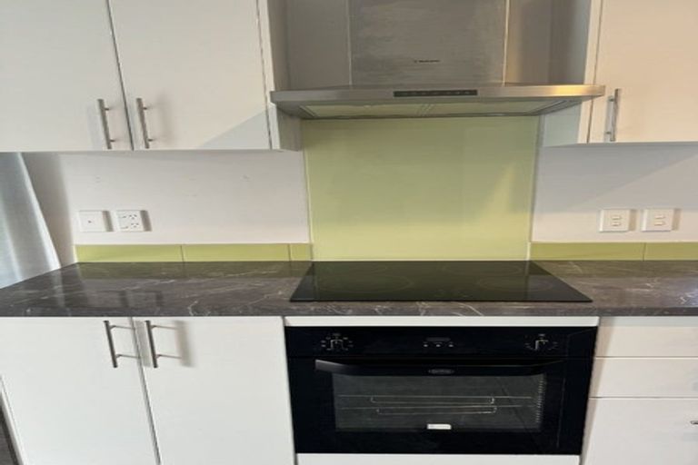 Photo of property in 12 Dawnhaven Drive, Te Atatu Peninsula, Auckland, 0610