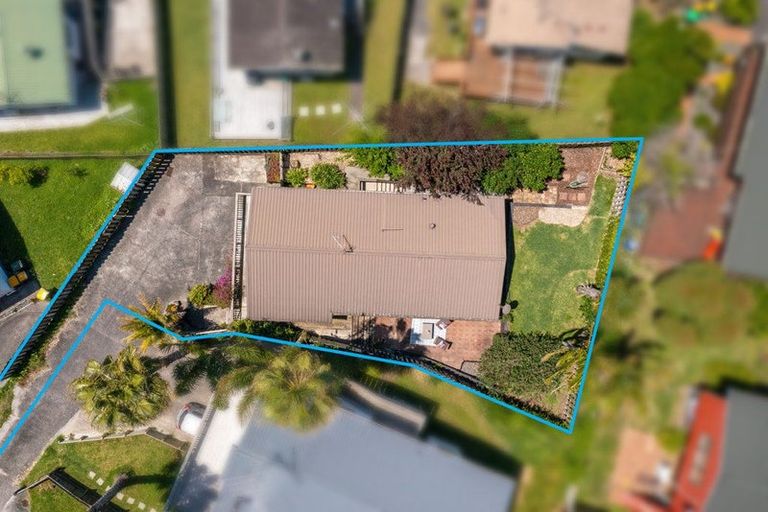 Photo of property in 1/8 Camilla Grove, Totara Vale, Auckland, 0629