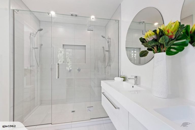 Photo of property in 214b Mount Pleasant Road, Mount Pleasant, Christchurch, 8081