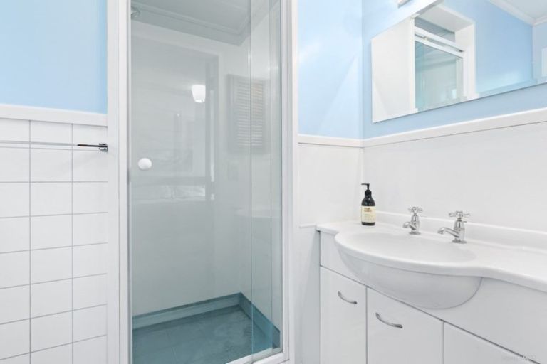 Photo of property in 1 Whitu Street, Khandallah, Wellington, 6035