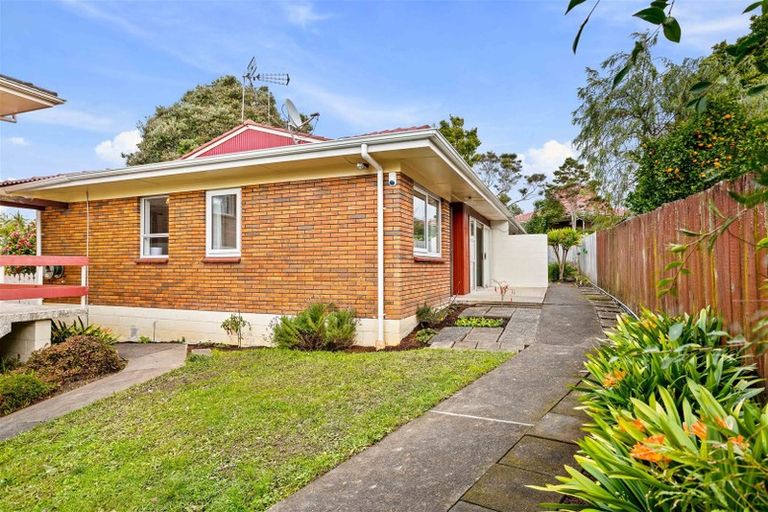 Photo of property in 2/8 Pamela Place, New Lynn, Auckland, 0600