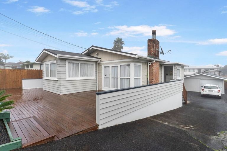 Photo of property in 123 Vodanovich Road, Te Atatu South, Auckland, 0610