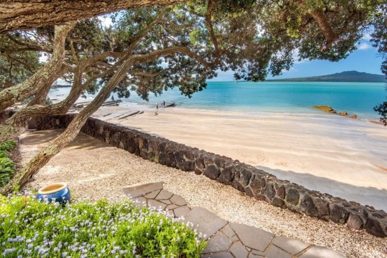 Photo of property in 2 Old Lake Road, Narrow Neck, Auckland, 0624