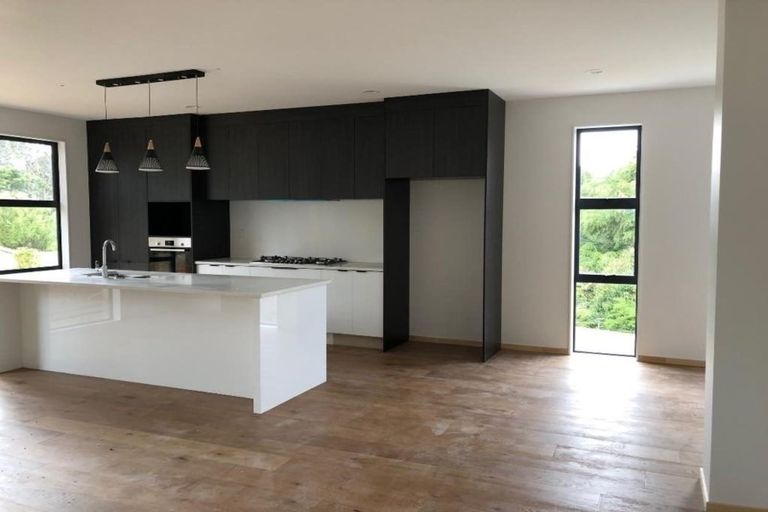 Photo of property in 4a Mcquoid Place, Glenfield, Auckland, 0629