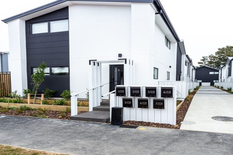 Photo of property in 2/221 Armagh Street, Christchurch Central, Christchurch, 8011