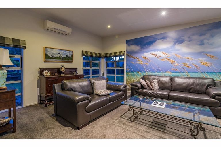 Photo of property in 1 Kotare Heights, Kerikeri, 0230