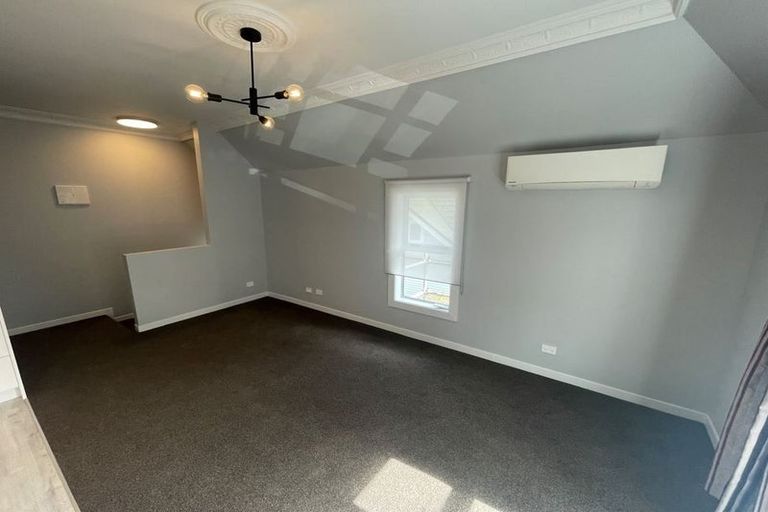 Photo of property in 42b Apu Crescent, Lyall Bay, Wellington, 6022