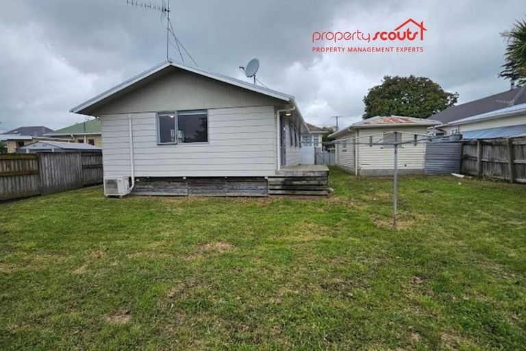 Photo of property in 71 Queenwood Road, Levin, 5510