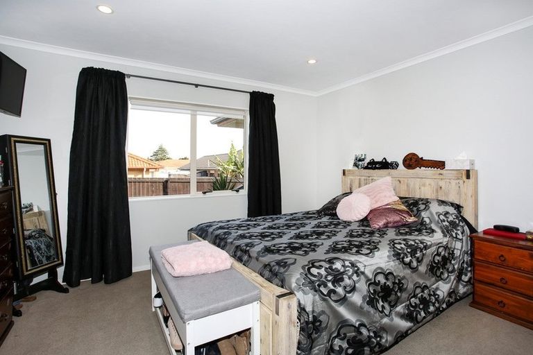 Photo of property in 12 Prado Drive, Pukekohe, 2120