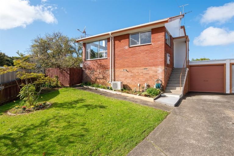 Photo of property in 1/14b Camrose Place, Glenfield, Auckland, 0629