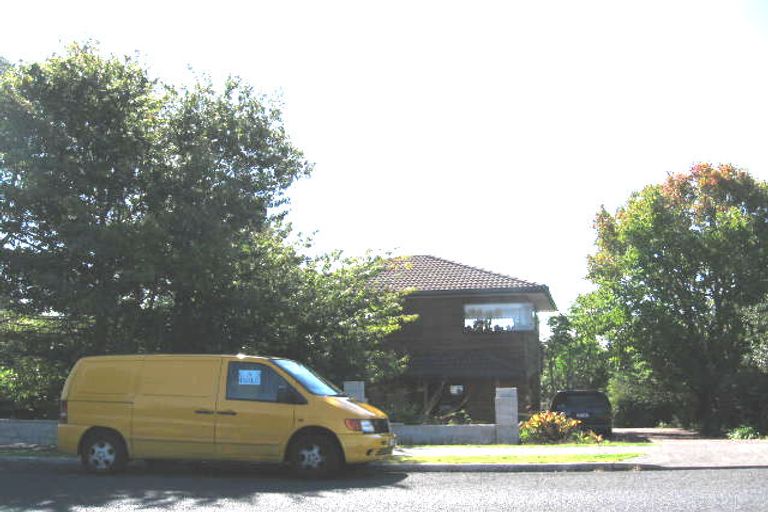 Photo of property in 1/17 County Road, Torbay, Auckland, 0630