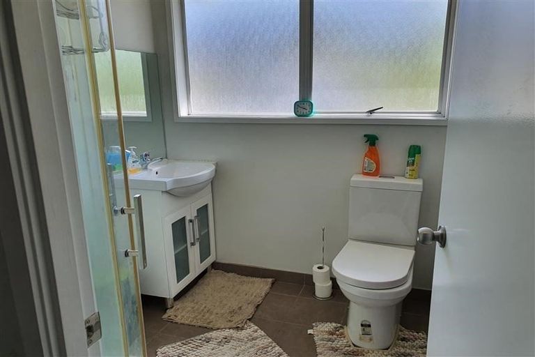 Photo of property in 64a Colwill Road, Massey, Auckland, 0614