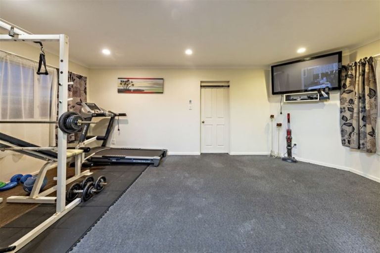 Photo of property in 1 Kumar Place, The Gardens, Auckland, 2105