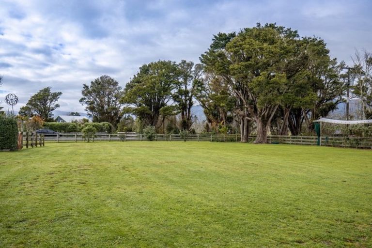 Photo of property in 134 Snodgrass Road, Westport, 7892